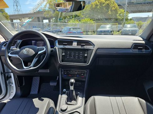 Used 2023 Volkswagen Tiguan SE w/ Panoramic Sunroof Package AWD/4WD image 12