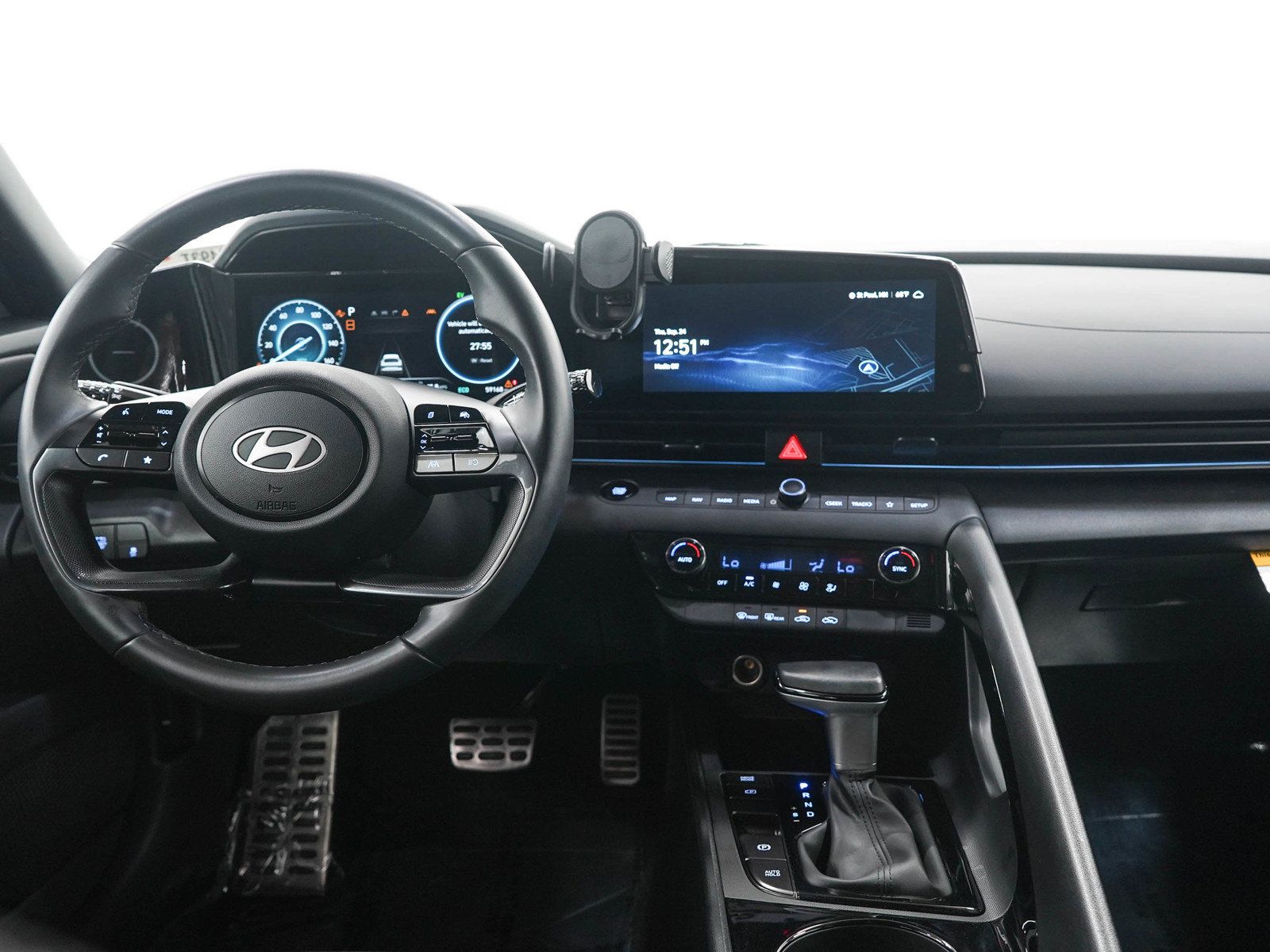 Used 2025 Hyundai Elantra SEL FWD image 14