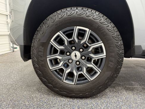 Used 2026 Chevrolet Colorado Z71 AWD/4WD image 12