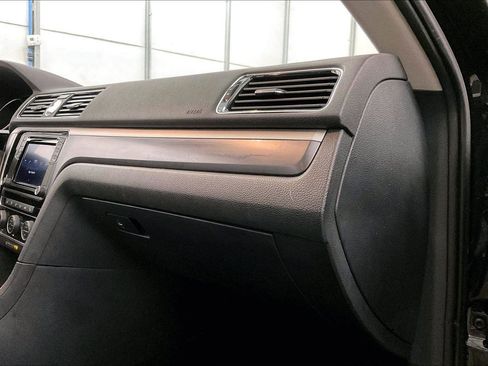 Used 2017 Volkswagen Passat 1.8T R-Line image 15