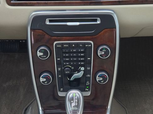 Used 2013 Volvo XC70 T6 image 27