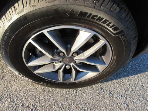 Used 2021 Jeep Grand Cherokee Limited image 12