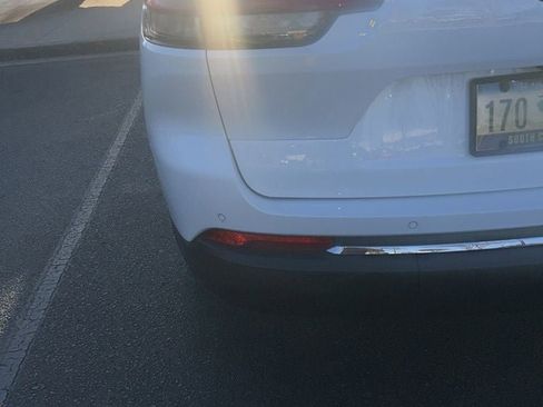 Used 2024 Jeep Grand Cherokee L Laredo image 5