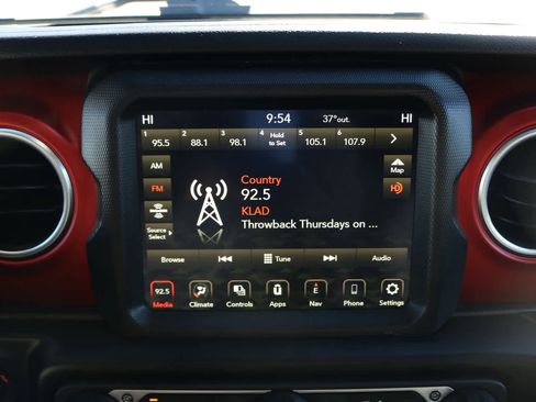 Used 2023 Jeep Wrangler Rubicon image 14