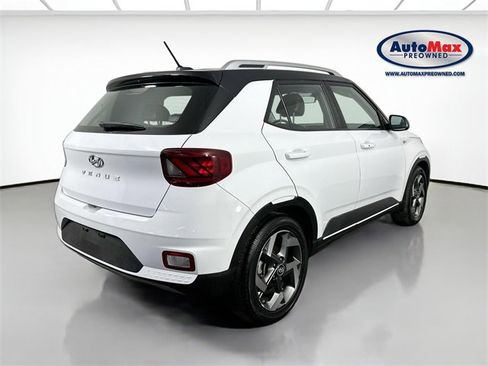 Used 2023 Hyundai Venue Limited image 2