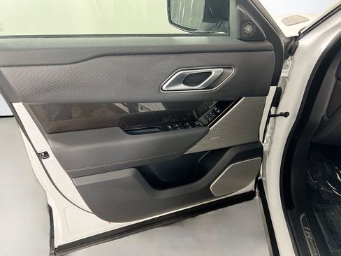 Used 2023 Land Rover Range Rover Velar HST image 17