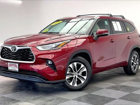 Used 2021 Toyota Highlander XLE image 12