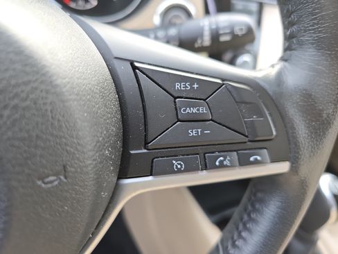 Used 2017 Nissan Rogue SL w/ SL Premium Package image 19