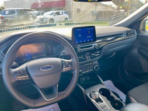 Used 2025 Ford Escape ST-Line image 12