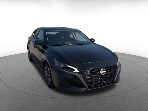 Used 2026 Nissan Altima 2.5 SV FWD image 3