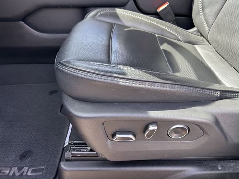 Certified 2025 GMC Yukon XL Denali image 11