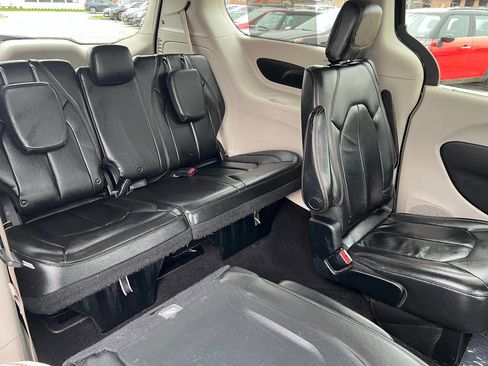 Used 2017 Chrysler Pacifica Touring-L image 23
