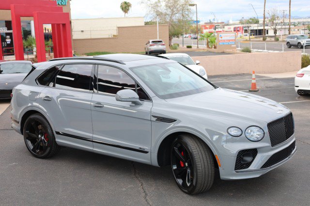 Used 2023 Bentley Bentayga AWD/4WD image 11