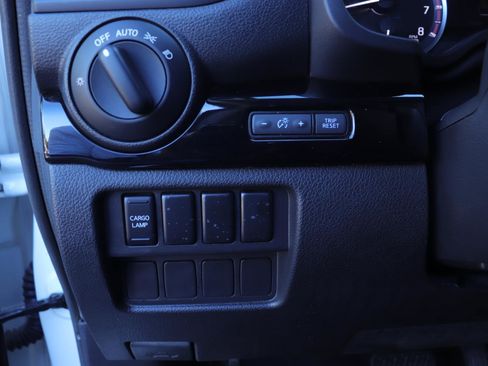 Used 2023 Nissan Titan SV image 22