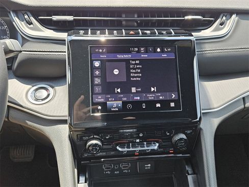 New 2025 Jeep Grand Cherokee L Laredo w/ Luxury Tech Group I image 17