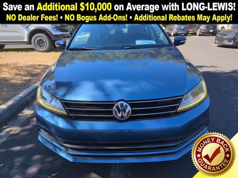 Used 2017 Volkswagen Jetta SE image 2
