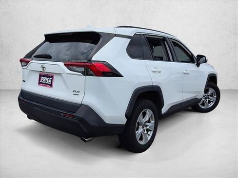 Used 2021 Toyota RAV4 XLE AWD/4WD image 5