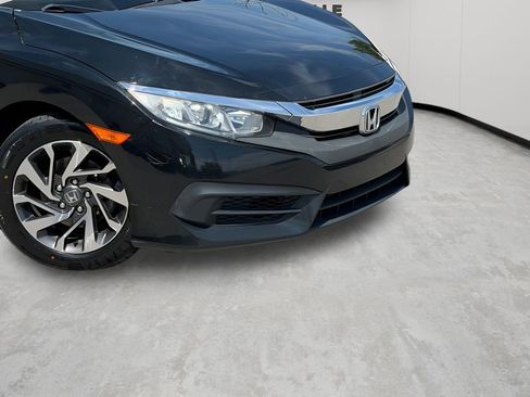 Used 2018 Honda Civic EX image 3
