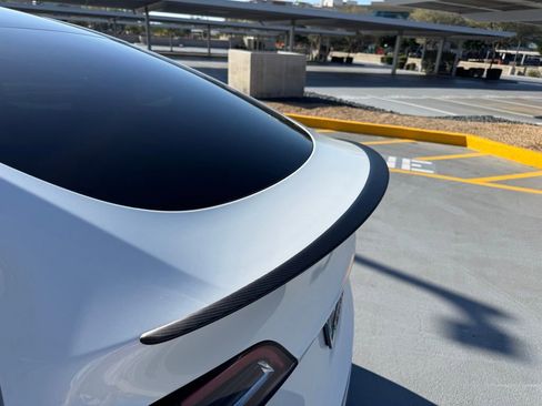 Used 2023 Tesla Model Y Performance image 9