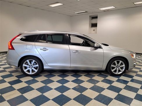 Used 2016 Volvo V60 T5 Premier image 9