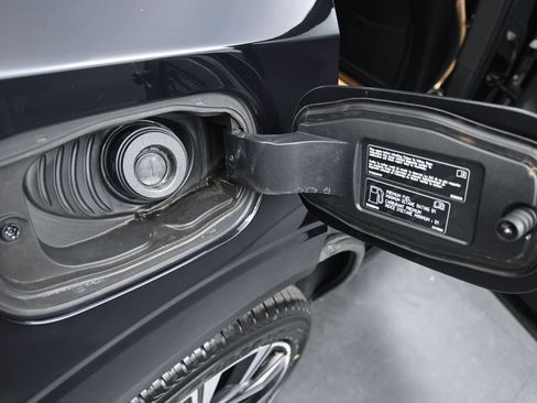 Certified 2023 Volvo XC60 B5 Ultimate w/ Climate Package AWD/4WD image 18