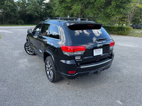 Used 2017 Jeep Grand Cherokee Overland w/ Jeep Active Safety Group AWD/4WD image 4