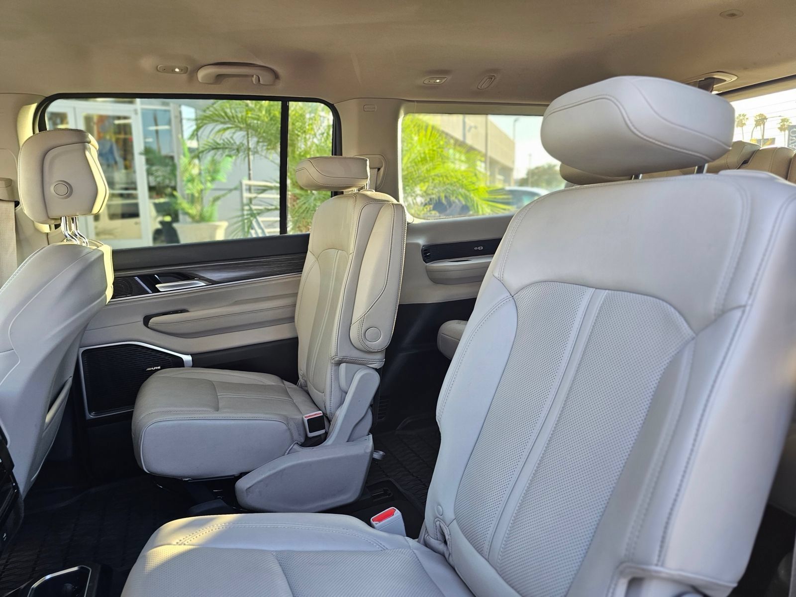 Used 2024 Jeep Wagoneer Series II AWD/4WD image 23