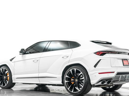 Used 2022 Lamborghini Urus AWD/4WD image 36