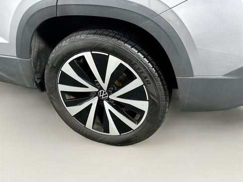 Used 2023 Volkswagen Taos SE FWD image 11