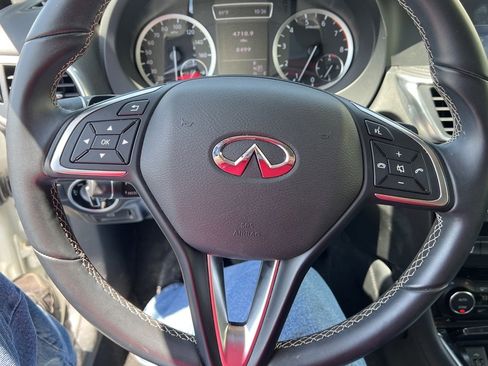 Used 2018 INFINITI QX30 Premium w/ Cargo Package image 8