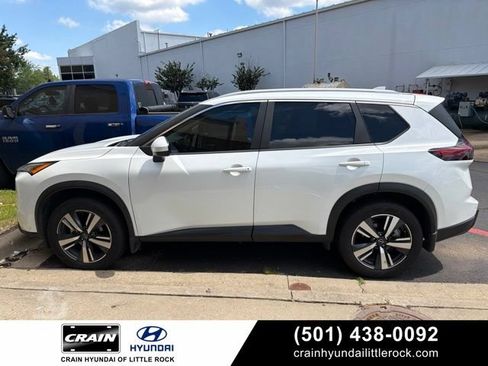 Used 2025 Nissan Rogue SV w/ SV Premium Package FWD image 1