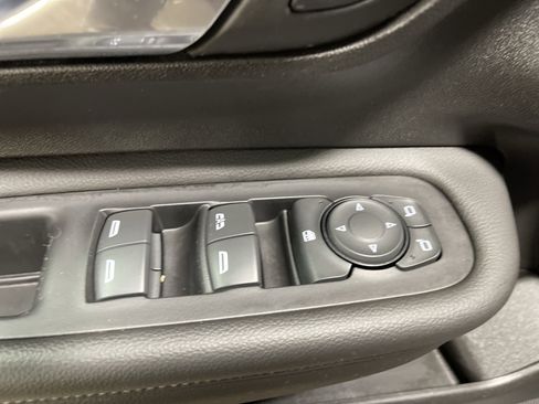 Used 2023 GMC Terrain SLE image 8