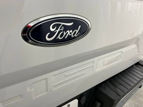 Used 2018 Ford F150 Lariat w/ Trailer Tow Package image 5