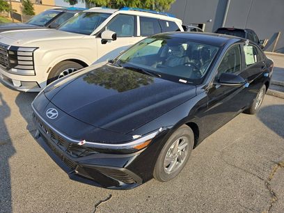 New 2025 Hyundai Elantra SE