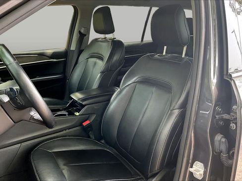 Used 2022 Jeep Grand Cherokee L Limited RWD image 8