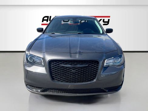 Used 2022 Chrysler 300 Touring w/ Sport Appearance Package image 2