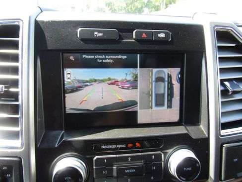 Used 2015 Ford F150 Platinum w/ Technology Package image 27