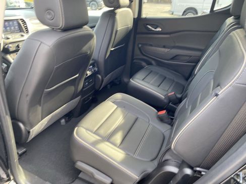 Used 2023 GMC Acadia Denali w/ Denali Technology Package AWD/4WD image 13