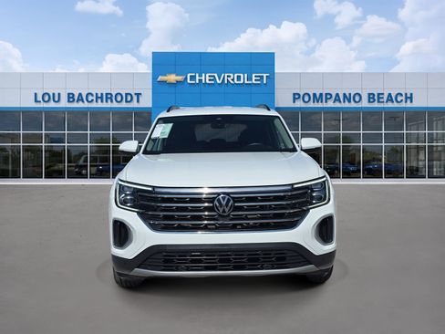 Used 2024 Volkswagen Atlas SE AWD/4WD image 2