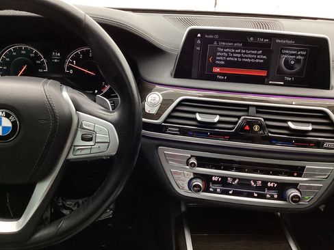 Used 2019 BMW 740i xDrive image 32