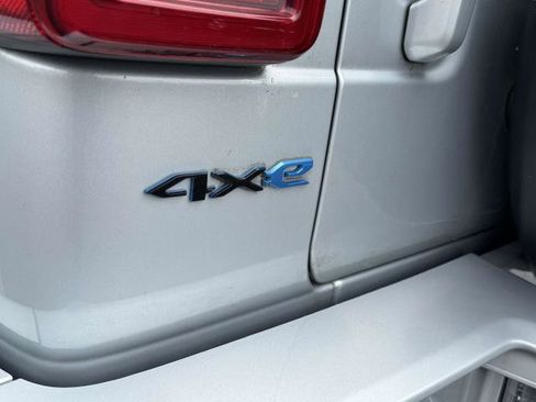 Used 2022 Jeep Wrangler Unlimited Sahara image 6