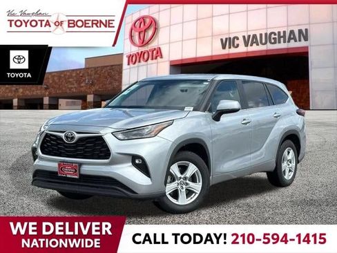 Certified 2025 Toyota Highlander LE FWD image 1