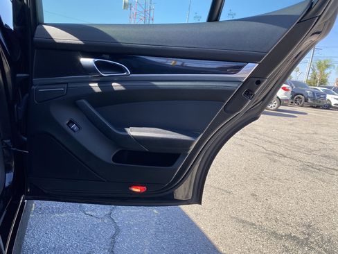 Used 2016 Porsche Panamera image 19