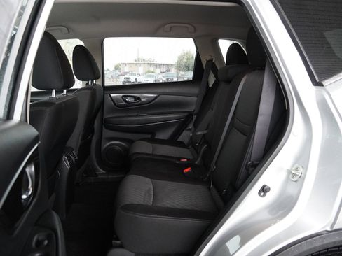 Used 2020 Nissan Rogue SV image 23