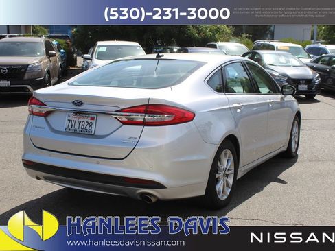 Used 2017 Ford Fusion SE w/ Fusion SE Technology Package FWD image 7