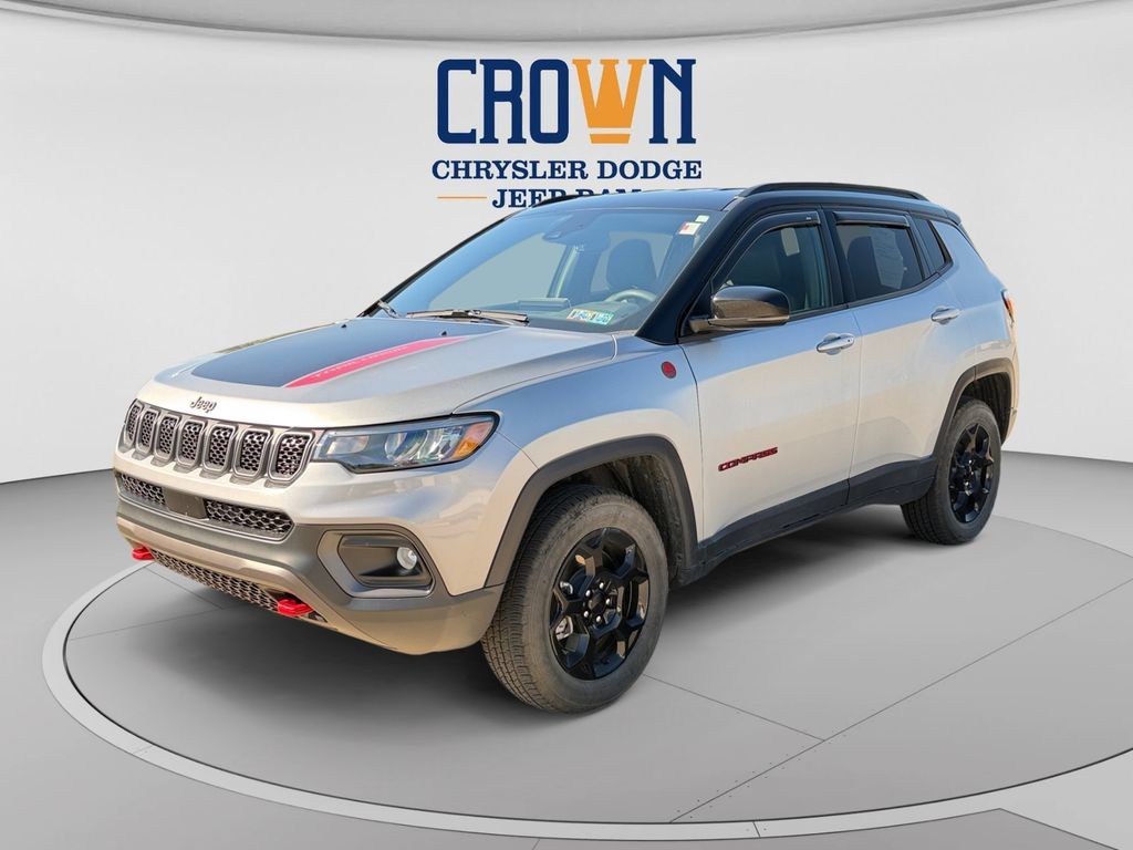Used 2024 Jeep Compass Trailhawk AWD/4WD image 7