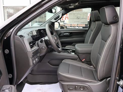 New 2025 Chevrolet Suburban Premier w/ Sun And Tow Package image 14