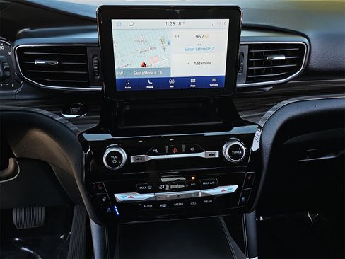 Used 2023 Ford Explorer Limited image 22