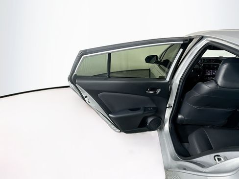 Used 2020 Toyota Prius XLE FWD image 25