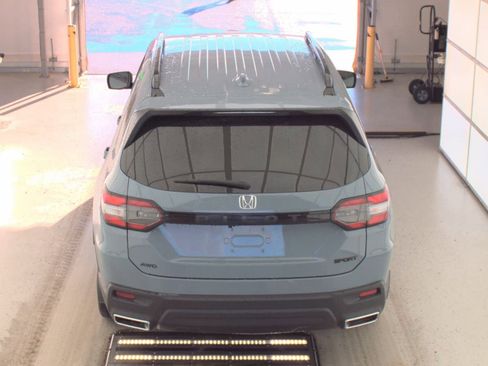 Used 2025 Honda Pilot Sport image 7